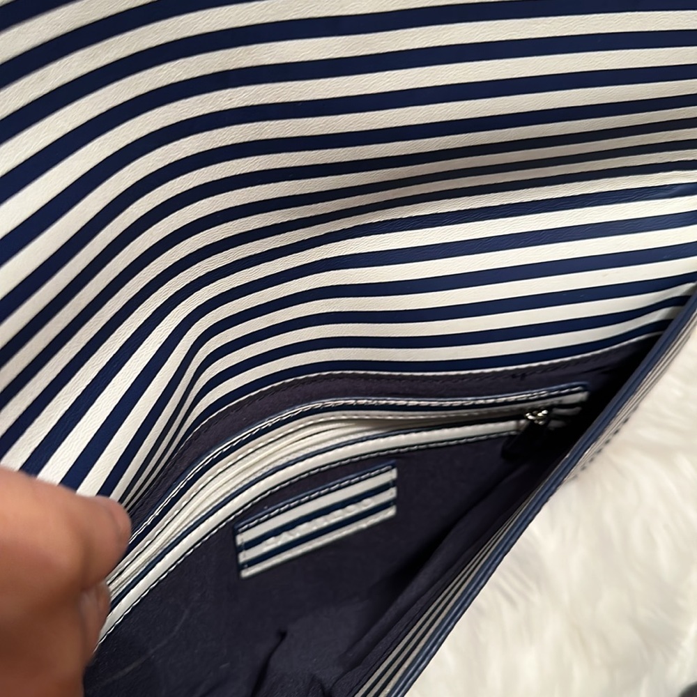 Express Clutch - Picture 3 of 5
